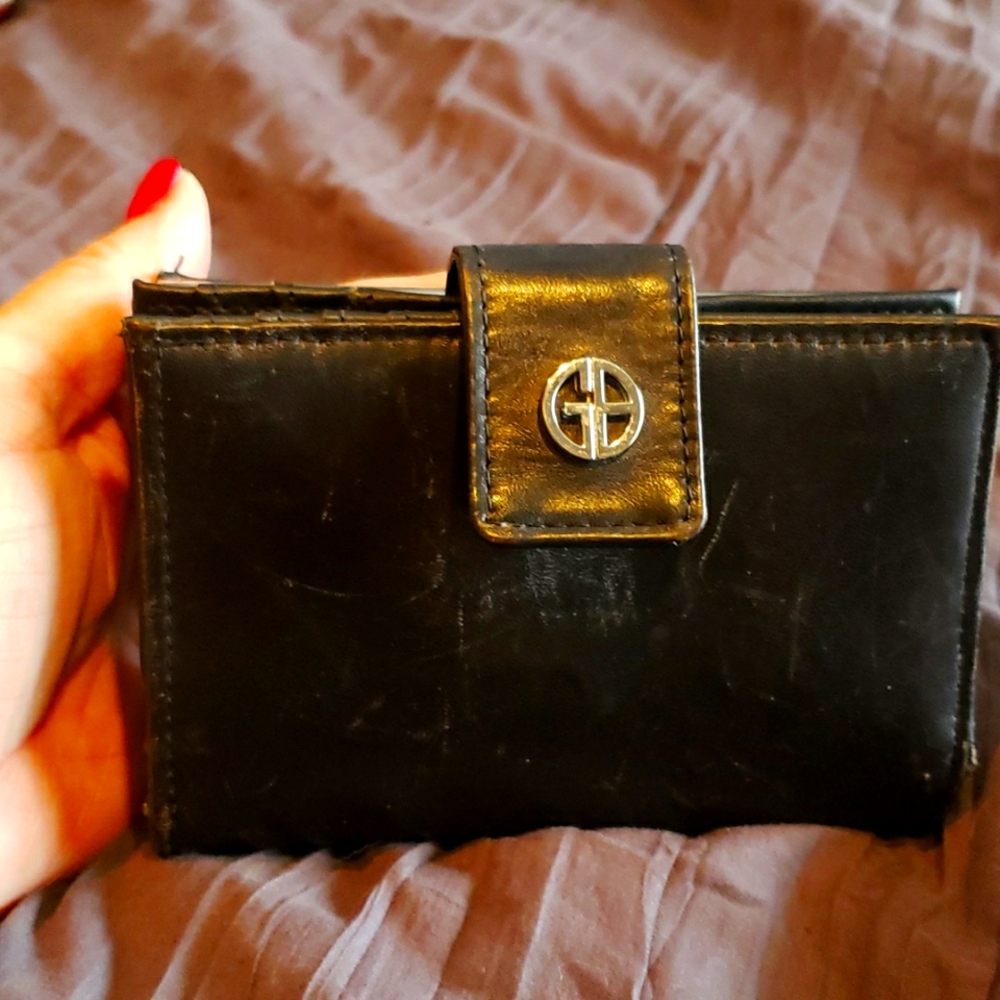 Giani Bernini leather wallet with 2 compartments for cards and a coin purse.